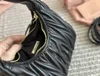 Akşam çantası tasarımcısı Mui Mui güneş gözlüğü çanta matelasse bowling lolita miui çanta yarı ay harajuku seyahat kadınları mui mui lüks el çantası omuz çantası 807