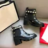 Kanal Kurze Stiefel 100% Rindsleder Gürtelschnalle Metall Damenschuhe Klassische dicke Absätze Leder Designerschuh Hochhackige Mode Diamant Lady Boot