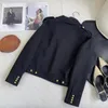 23 نساء سترة رسمية Blazer Blouson حرف معدني زر مصمم رقبة مصمم قاذفة معطف الفتيات من القطن