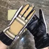 Rękawiczki designerskie dla kobiet klasyczne kratę męskie luksusowe rękawiczki zimowe ciepłe rękawy na palce podgrzewane dłonie moda oryginalna skórzana rękawiczka s1
