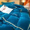дизайнерское постельное белье Легкие комплекты постельного белья в роскошном стиле из высококачественного молочного бархата Зимние коралловые бархатные простыни
