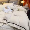 дизайнерское постельное белье Легкие комплекты постельного белья в роскошном стиле из высококачественного молочного бархата Зимние коралловые бархатные простыни