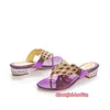 Ouro / Roxo Rhinestones Chinelos Sandálias de Salto Baixo Cut-out Para Noivas Flip Flops 2.5 cm Cristais de Salto Sapatos Mulheres Slip-ons EUA Tamanho 4-11