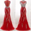 Sparkly Luxury Evening Dress Red Lace Tulle High Neck Ärmlös Kristaller Sequins Prom Party Gowns Illusion Back Zipper Up Golv Längd