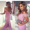 2016 Light Purple Off Ombro de dama de honra Vestidos para vestidos de festas formais de renda com renda de casamento com botões dama de honra DR9378820