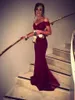 Burgundy Prom Klänningar Av Skulder Sexig Backless Lace Mermaid Formell Evening Klänningar Arabiska Kvinnor Party Dresses Vestido de Festa Longo