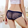 Kvinnors underkläder Sexiga Blommiga Lace Briefs Panties Expose Butt See Through Low Waist Hollow Out Mjuka Korta Underkläder Underbyxor