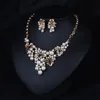 Nuovo oro, imitazione rodio placcato orecchini a forma di fiore e collana con pendente 2016 set di gioielli di perle collana e orecchini N519