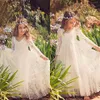 2020 Vintage Bloemenmeisje Jurken Voor Boho Bruiloften Witte Lange Mouwen Sheer Back Prinses Kinderen Eerste Communie Jurken Goedkope Vloer Le338G