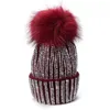 Panie Faux Fur Large Pom Pom rhinestones koraliki Beats Czaszka Kluczowa czapka ciepła dzianinowa kapelusz narciarski A469