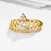 Lady Accessories Royal Crown Geformte echte Kristall gepflasterte stilvolle Frauen Ringgröße 7 Schmuckgeschenk Freies Verschiffen
