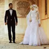 2019 Långärmade Lace Muslim Mermaid Bröllopsklänningar Arabisk Islamic Hijab Bröllopsklänning High Neck Brudklänningar med Long Train Appliques