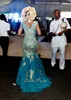 Abiti da sposa tradizionali africani Scollo a V blu turchese Appliques dorati Tulle Sweep Train Nigeria Abiti da sposa abito da sera