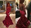 Mörka Röda Rose Mermaid Prom Klänningar 2016 Besättning Långärmad Illusion Tillbaka Applique Evening Kappor Blommor Ruffles Sweep Train Formell Party Dress