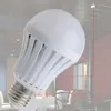 Umlight1688 E27 LEB Żarówki Intelligentny akumulator Lampa żarówki Awaryjne SMD 5730 5W / 7W / 9W / 12W LED światła