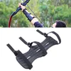 슈팅 핸드 프로텍터 Arm Guard Archery 쇠가죽 채찍으로 치다 가죽 3 개의 조절 가능한 스트랩 Archer Protector Shooter Protection 무료 배송