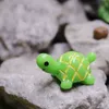 Artificiais bonitos green tartaruga artes e artesanato animais fadas jardim mini musgo terrariums resina artesanato estatuetas