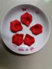 1000pc Kırmızı Nikah Masası Dekorasyon İpek Gül Yapraklı Düğün Çiçekleri 4.5 * 5cm Malzemeleri Toptan Yana