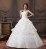 Billiga Appliques Beaded Strapless Ruffles Ball Gown Bröllopsklänning under $ 100