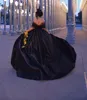 Nieuwe moeder en dochter prom dresses off schouder halve mouw zwart tule hi lo korte sweep trein tiered partij Arabische avond pageant jurk