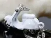 100pcs / lot gratis frakt söt zink alloy mini scooter modell nyckelring metall motor nyckelringar nyckelring