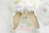 Zapatos de boda con flores de encaje de cristal Accesorios nupciales Zapatos de novia Tacón plano barato y zapatos de boda de tacón bajo Slip ons Tamaño 4-Tamaño 9