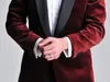 Burgundy Velvet Slim Fit Groom Tuxedos Suits Wedding Suits Custom Made Groomsmen Man PROIT SUITS Black Pants Kurtka Kwibowa Tieh2186829