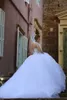 Sweetheart Crystals Ball Gown Bröllopsklänningar Sheer Long Sleeves Lace-up Illusion Neck Princess Chapel Train Bröllopsklänningar Senior Custom Mad