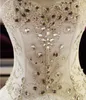 2020 Romantisk Kristall Lace Up Boll Gown Bröllopsklänningar med Rhinestones Plus Size Vintage Belt Bridal Gowns QS28