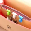 Partihandel-4PCS / Lot Novelty Hem Plast Mini Söt Kreativ Anti-Lost Hook In The Bag Key Storage Holder Rack Gratis