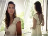 2019 Vintage Bohemian Bröllopsklänningar En linje Baklösa Sheer Lace Cap Sleeves Brudklänningar med V Neck Beaded Sash Country Brides Sweep Train