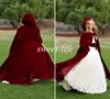 Burgundy vintage Burgundy Velvet Snow Winter Wedding Bridal Maglo da sposa 2020 Lunghezza senza maniche per pavimento a buon mercato Cape Sciallio per la sposa Custo3408028