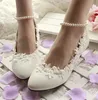 2015 Beyaz Dantel Düğün Ayakkabı İnciler Boncuk Aplike Moda Gelin Ayakkabıları El Yapımı Ucuz Mütevazı Seksi Zarif Ücretsiz Kargo Stokta Yeni