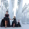 High-Low-Blumenmädchenkleider, Hochzeitskleider, 3/4-Ärmel, gestufte schwarze Festzugskleider für Teenager, Kommunion, transparenter Ausschnitt, formelle Kleidung für Kinder