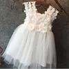 6 colori 2016 Fiori 3D Crochet Abiti ragazze di estate Abito senza maniche in pizzo Sun bambini del vestito dal tutu vestito da partito di trasporto libero K7056