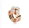 Bijoux en acier titane Trois types réunissant Quatre fleurs Ensemble tarière en acier titane bague en or rose taille 6,7,8,9 Bague de couple