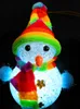 LED flash Bonhomme de neige + casquette écharpe Décorations de Noël pendentifs Arbre de Noël Ornement bar fête célébration accessoires dessin animé enfants jouet poupées cadeau
