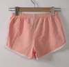 Al por mayor-pantalones cortos deportivos para mujer, fitness para mujer, pantalones cortos de entrenamiento elásticos secos para mujer, mini pantalón de chándal delgado sexy