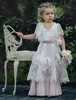 Blush Bohemian Flower Girl Abiti con maniche corte a strati Ragazze in pizzo Abiti da spettacolo Abito da sposa vintage per bambini