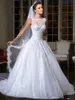 2016 Trendy Ball Gown Wedding Dresses Lace Bridal Gown med Sheer Neckline Backless Sequins Corset Wedding Gowns Center Novias