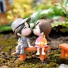 3PCSSET 벤치 Sweety Lovers 커플 미니어처 요정 정원 장식 인형 GNOME Moss Terrariums 수제 공예 장식 5004173