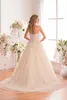 Abiti da sposa su misura Appliqued Abiti da sposa Una linea di lunghezza del pavimento Cerniera Tulle Abito da sposa Avorio Bordare senza spalline Sexy Festa di nozze