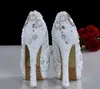 Mooie Naaldhak Ronde Neus Trouwschoenen Mode Witte Imitatie Parel Strass Bruidsjurk Schoenen Dames Galajurk Pump2742