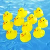 Baby Bath Sound Leksaker Vattenbad Pool Flytande Gul Gummi Änder Kids Bathe Toy Barn Swiming Beach Duck Ducks Presenter