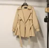 Neue Frühling Herbst Damen Mode Khaki Kurze Trenchcoats Damen Elegante Revers Spitze-up Staub Mäntel Mädchen Schöne böhmischen Stil Wind Mantel