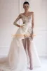 Hi Lo Suknie Ślubne Z Długim Rękawem Sheer Bridal Suknia Aplikacje Sexy Mini Długość Sąd Pociąg Tiul Szyfonowy Illusion Deckline Suknia