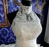 Eleganta vita bröllopsklänningar halter Baklösa pläter Organza Brudklänning Pärlor Beaded Sweep Train Flouncing Wedding Dress 2019 Summer
