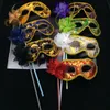 スティックの花を持つパーティーマスクは、ヴェネツィアのマスカレードマスクの半分の顔ハロウィーンの衣装カーニバルマルディグラダンスプロップ7色