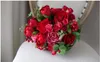 Fiori da sposa artificiali in stile occidentale Bouquet da sposa Rose rosse Peonia Tulipano Bouquet da sposa per spose Spilla da damigella d'onore Bouque3785593