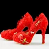 Dernières belles chaussures de robe de mariée en dentelle rouge femmes pompes mode à la main demoiselle d'honneur à talons hauts adulte cérémonie chaussures de fête 269S